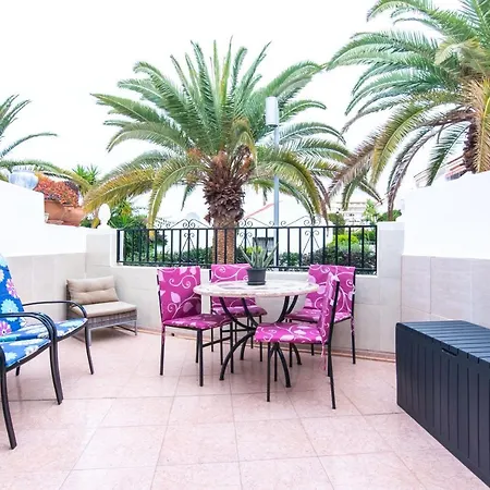 Casa De Palmeras アデヘ