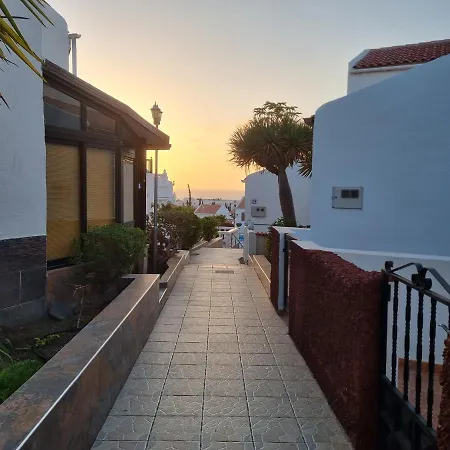Casa De Palmeras アデヘ